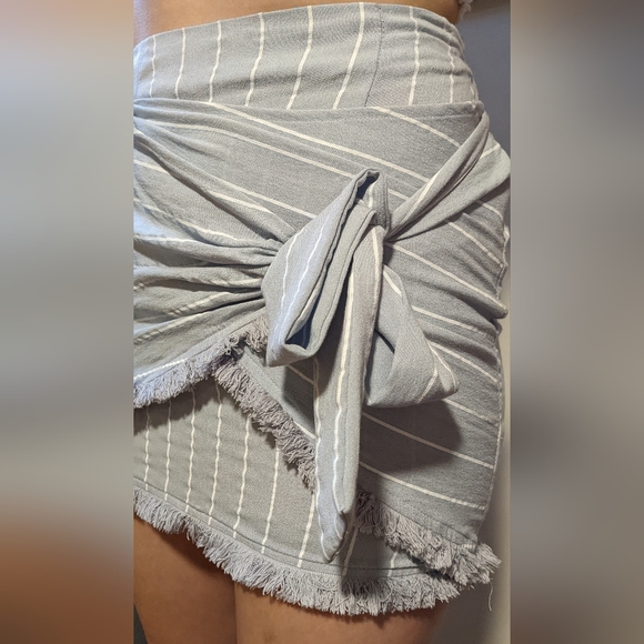 Tobi Light Blue Striped Wrap Mini Skirt. Size XSmall. Like New! - Picture 4 of 8